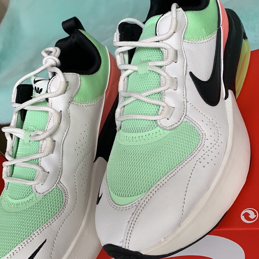 NIKE WMNS AIR MAX VERONA - Picture 11 of 16
